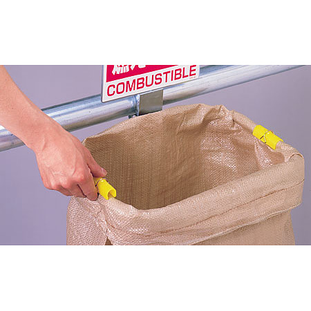 クリップで簡単取り付け。