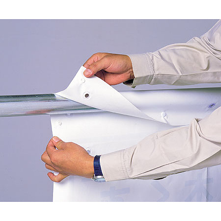 取付け方法1：ホックを留めます。