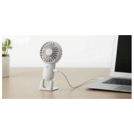 付属スタンドでデスクトップファンとしても使用可能！