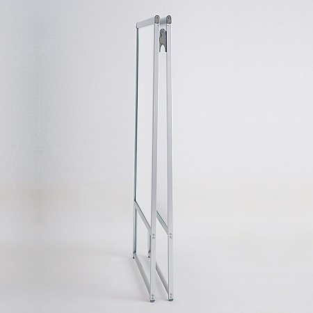 ■折りたたむとスリムに収納できます。