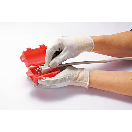 取付方法(2)：本体を開いて、プラグを中に入れます。