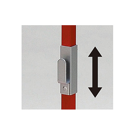 ■消火器引っ掛け用フックが上下にスライドできます。