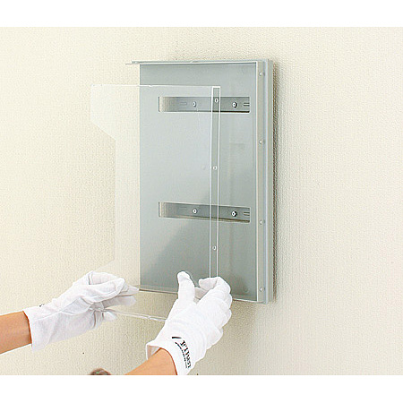 【取付方法】 2.透明カバーをはめ込んで完了です。