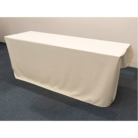 ■Lサイズの設置イメージ。幅にゆとりをもたせて様々な机に対応可能です。