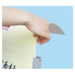 ■ポスター交換方法3:アルミ複合板とアクリルカバーの間にポスターをセットするだけ。