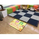 【キッズルーム用フロアマット設置事例】※写真のマットとサイズが異なります。本商品はW750×H300mmです。別注サイズもお気軽にお問い合わせください。