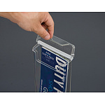 つまみ付なので開けやすくなっています。(※写真はA4三つ折タイプです。)