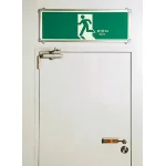 ■写真は、取り付けパネル(別売)を併用した使用例です。