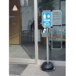 ■使用例写真:屋外用消毒液スタンド A4パネル付