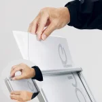 ■フレームを手前にスライドして用紙をスライドセット