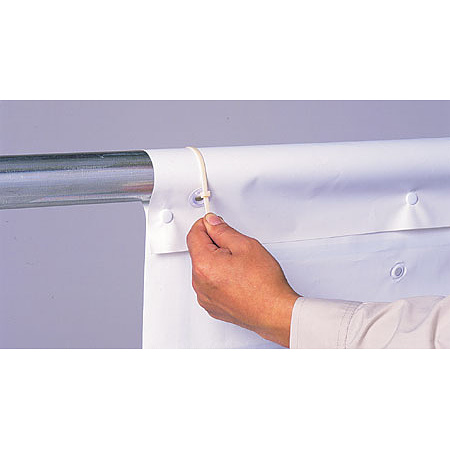 取付け方法2：ナイロンバンドをハトメ穴に通して留めて下さい。