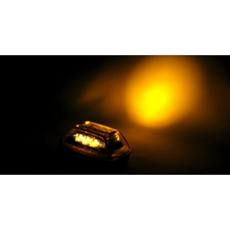 1面につき超高輝度タイプのパワーLEDを3球採用。(※写真は3面発光タイプです。)