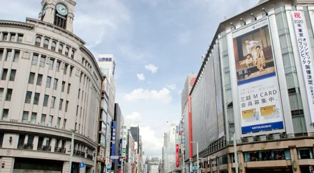 車の運転手から見られるのぼり旗・看板とは？効果的な屋外広告の見せ方