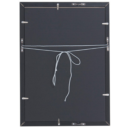 ■吊り金具・・・専用吊り下げ金具で壁に掛けた時、裏面からかけひもが見えません。