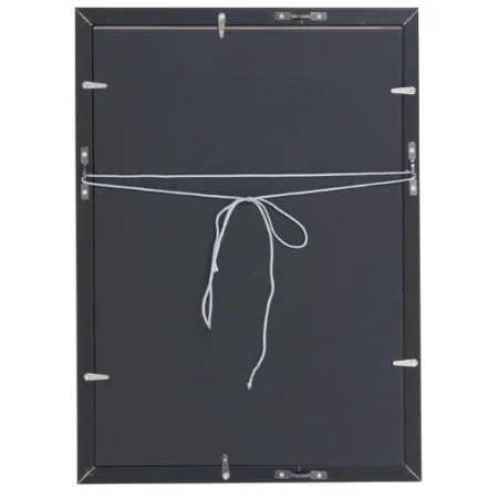 ■吊り金具・・・専用吊り下げ金具で壁に掛けた時、裏面からかけひもが見えません。