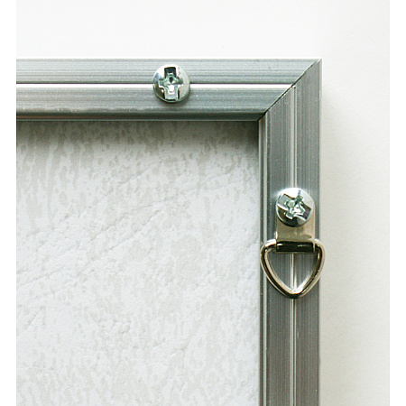 ■イレパネ シェイプ A0・B0サイズの裏面 コーナー部・吊り具。 ※B1以下のサイズのパネルとは取付け位置が異なっています。