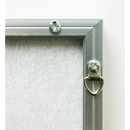 ■イレパネ シェイプ A0・B0サイズの裏面 コーナー部・吊り具。 ※B1以下のサイズのパネルとは取付け位置が異なっています。