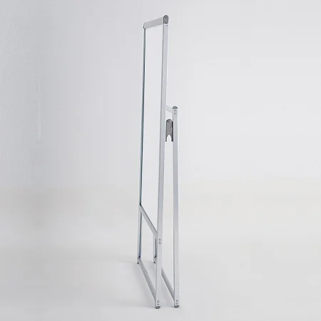 ■折りたたむとスリムに収納できます。
