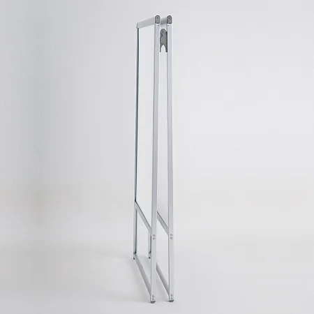■折りたたむとスリムに収納できます。