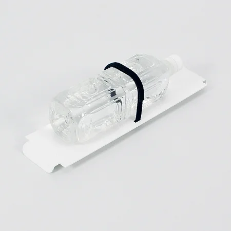 ■付属のベルト（マジックテープ）でペットボトルなどを固定します。