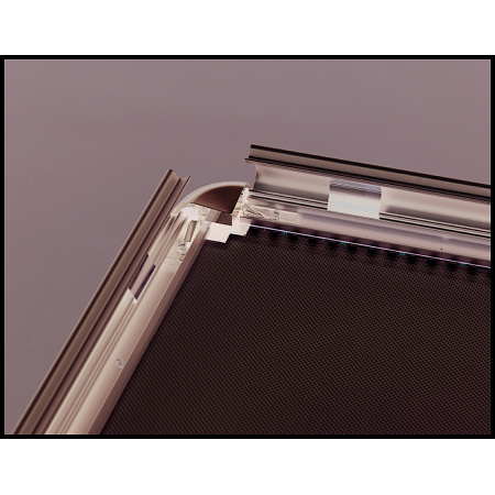 ■4辺開閉式・エッジライトLED方式