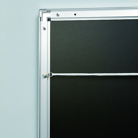 吊り金具でひもがけ