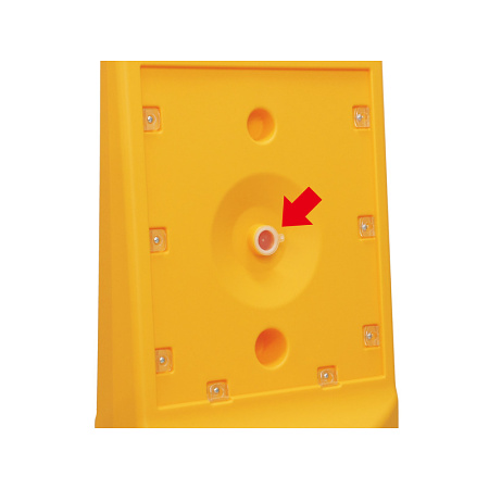 ■注水口は表示板を外した本体中央に設置されています。ホースを用いて注水します。※写真はテトラスタンド80