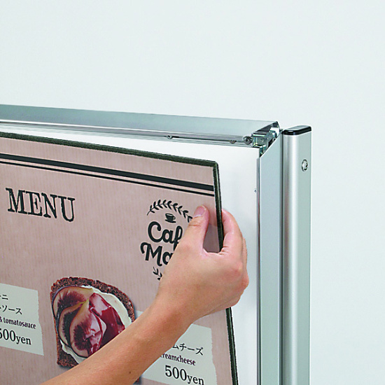 ■透明板にポスターを合わせてセット