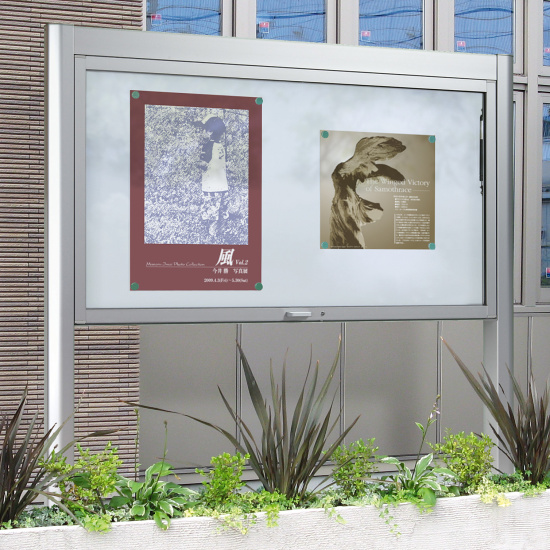 ■AGSシリーズ はね上げ式自立掲示板設置イメージ