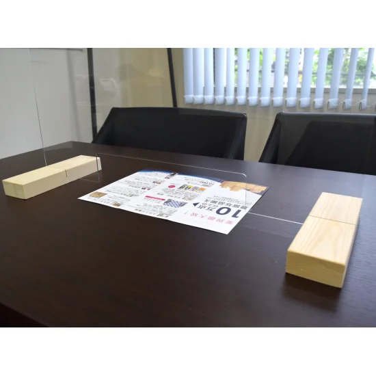 ■下部に空間があるので書類のやり取りが可能です。