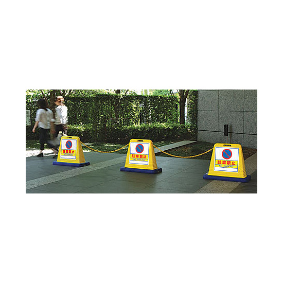 ■サインキューブ　別売のチェーンで連結できます。