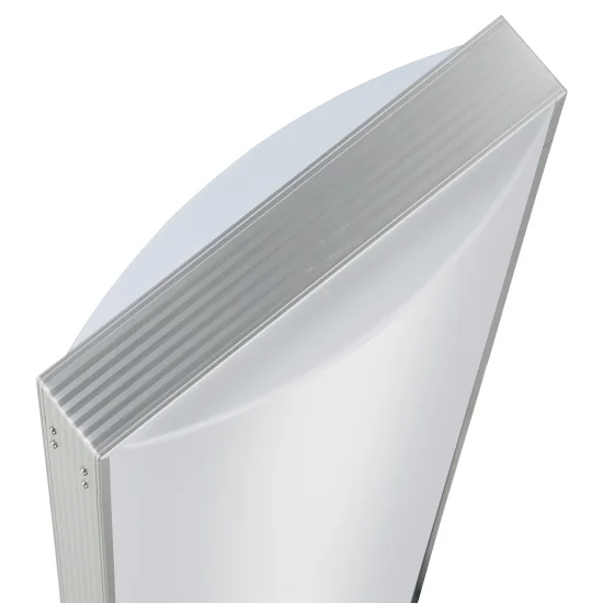 ■アクリル成形の美しいアール型の看板は上部まで光ります。