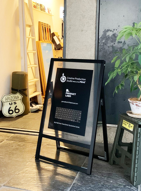 大きなキーボードがおしゃれなクリエイティブカンパニーさんの看板を制作しました！