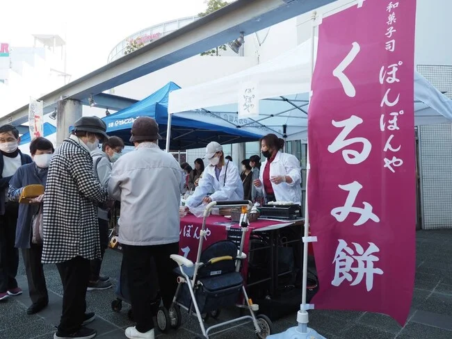 えんじ色が目を引く和菓子のイベント用テーブルクロスとのぼり旗を製作しました!