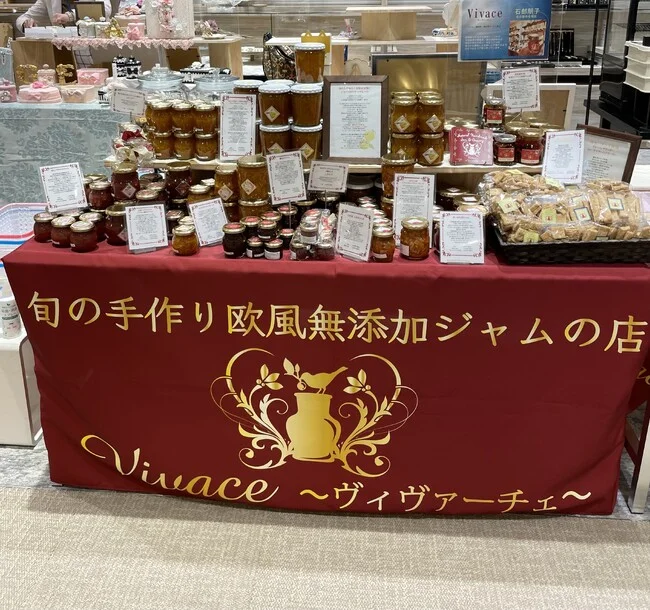 金色風のグラデーションが高級感を引き立たせるテーブルクロスを製作しました!