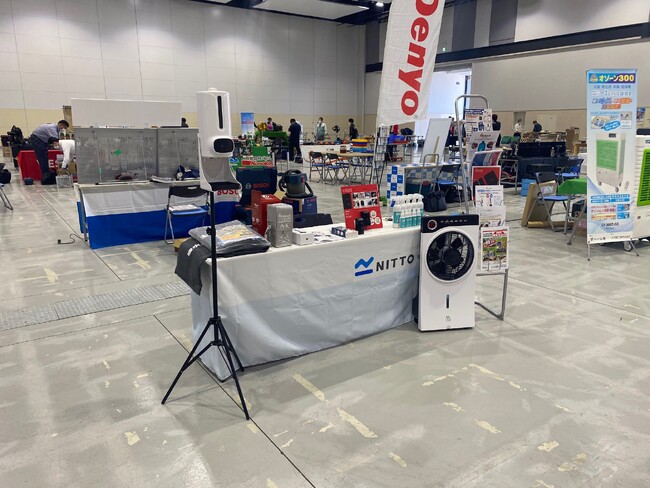 展示会で使用する淡い水色のテーブルクロスを製作しました!