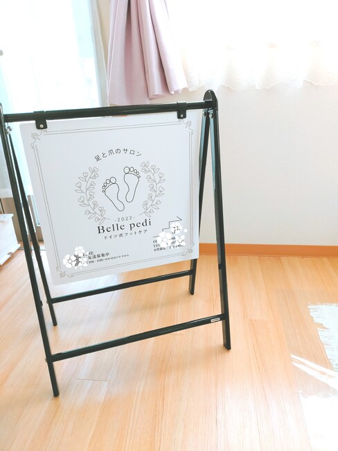 新規オープンする足と爪のサロンの看板を製作しました!