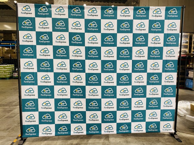 2色のロゴが交互に配置されたバナーを製作しました!