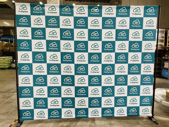 2色のロゴが交互に配置されたバナーを製作しました!