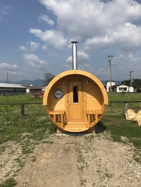 ワッペンのデザインを流用した創業50周年記念のプレート看板を製作しました!