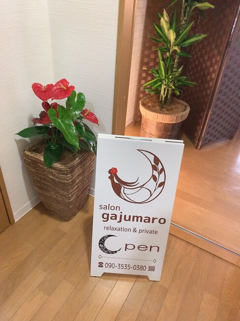 オープンを控えたサロンの店頭看板を製作しました!