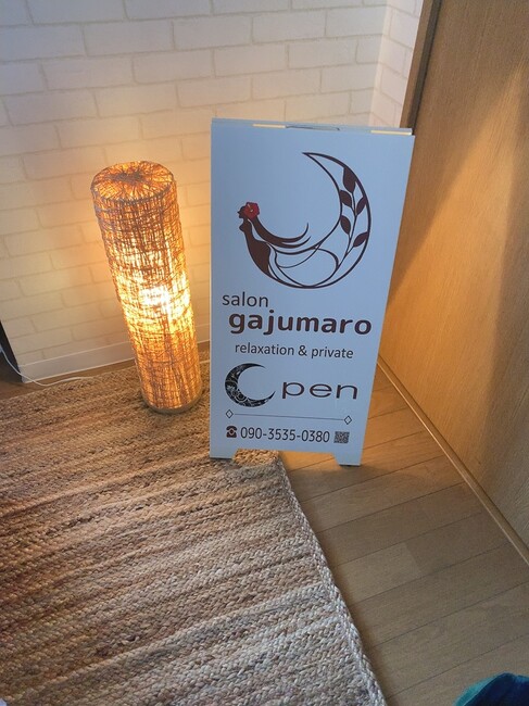 オープンを控えたサロンの店頭看板を製作しました!