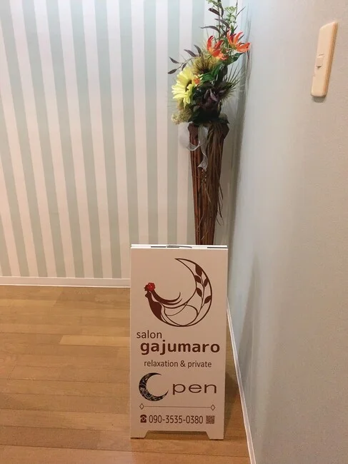 オープンを控えたサロンの店頭看板を製作しました!