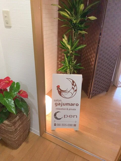 オープンを控えたサロンの店頭看板を製作しました!