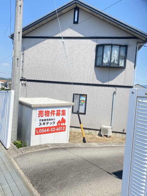 弊社のデザインをリサイズ・色変更した大きいプレート看板を製作しました!