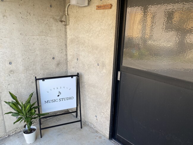 レンタルスペースのシックな雰囲気の看板を製作しました！