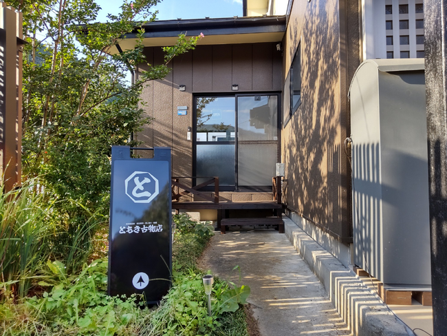 グリーンにブラックが映える店頭看板を製作しました！