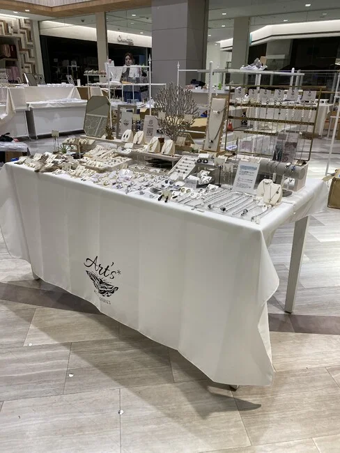 アクセサリーブランド様の上品なテーブルクロスを製作させていただきました。