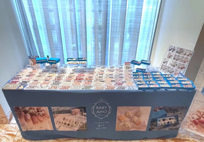 写真が目を引くネイル協会様のオリジナルテーブルクロスを製作いたしました。