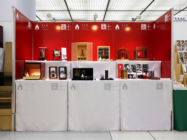 伝統工芸品を展示する格式のあるオリジナルテーブルクロスを製作いたしました。